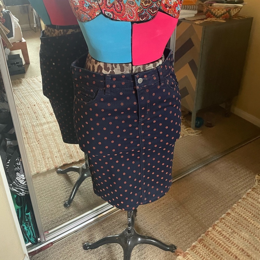 Like new Anthropologie slim fit polka dot skirt